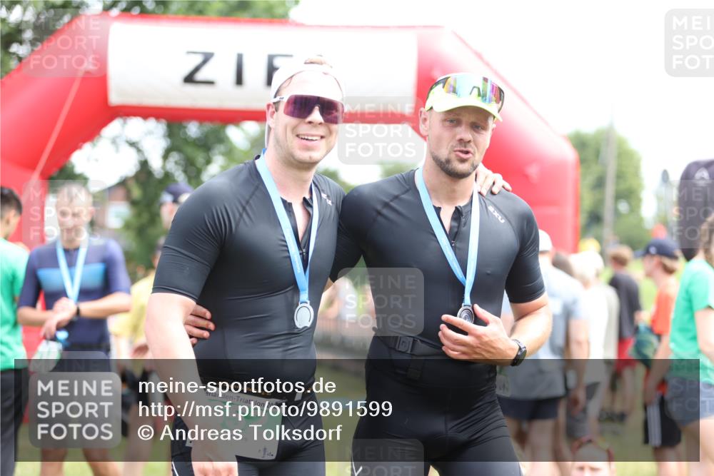 21.06.2026 - 29. Vierlanden-Triathlon Andreas Tolksdorf http://msf.ph/oto/9891599 21.06.2026 13:25:11 Ziel 994, 994 meine-sportfotos.de