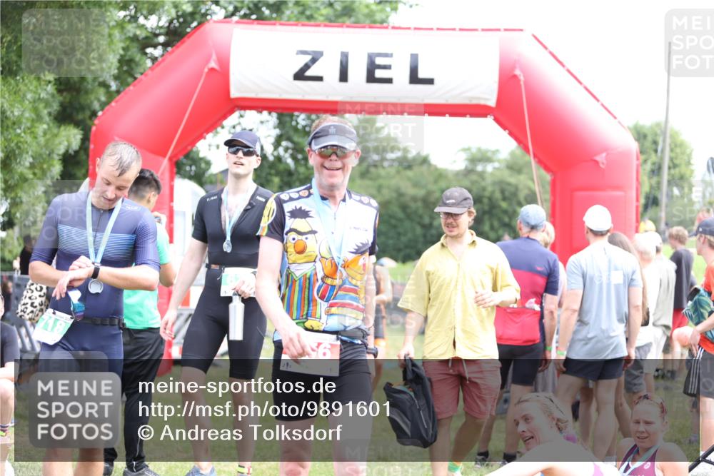 21.06.2026 - 29. Vierlanden-Triathlon Andreas Tolksdorf http://msf.ph/oto/9891601 21.06.2026 13:25:14 Ziel 994, 994 meine-sportfotos.de