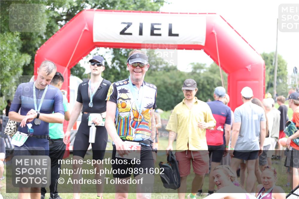 21.06.2026 - 29. Vierlanden-Triathlon Andreas Tolksdorf http://msf.ph/oto/9891602 21.06.2026 13:25:14 Ziel 994, 994 meine-sportfotos.de