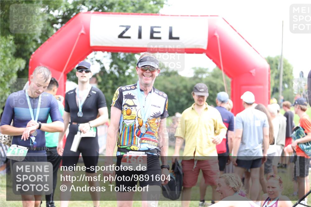 21.06.2026 - 29. Vierlanden-Triathlon Andreas Tolksdorf http://msf.ph/oto/9891604 21.06.2026 13:25:14 Ziel 994, 994 meine-sportfotos.de