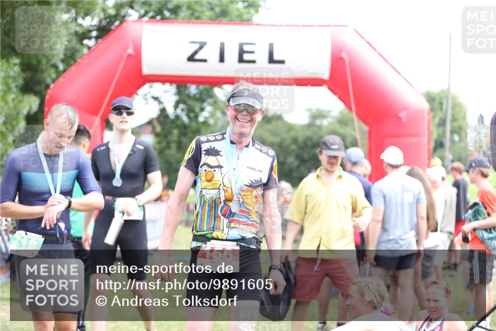 21.06.2026 - 29. Vierlanden-Triathlon Andreas Tolksdorf http://msf.ph/oto/9891605 21.06.2026 13:25:14 Ziel 994, 994 meine-sportfotos.de