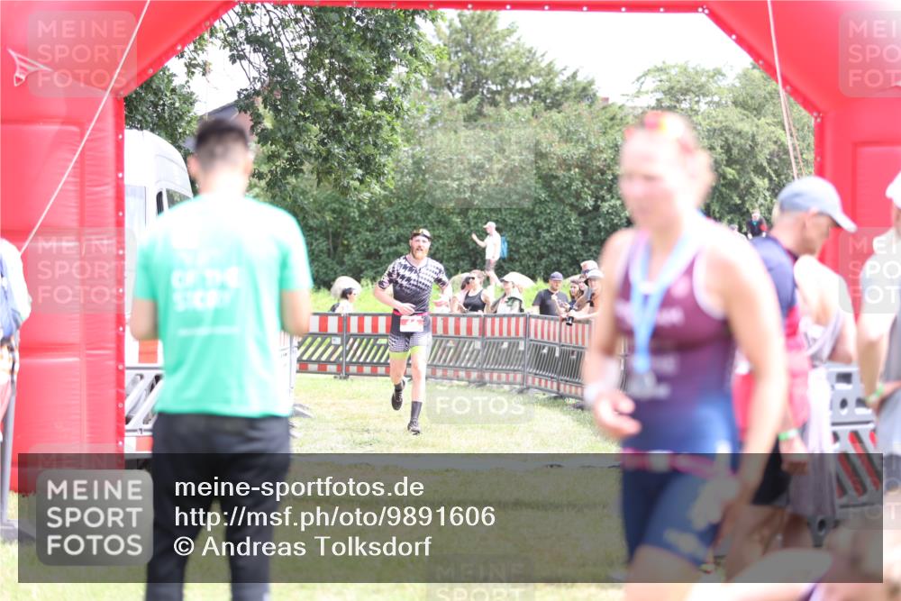 21.06.2026 - 29. Vierlanden-Triathlon Andreas Tolksdorf http://msf.ph/oto/9891606 21.06.2026 13:25:44 Ziel 44, 44 meine-sportfotos.de