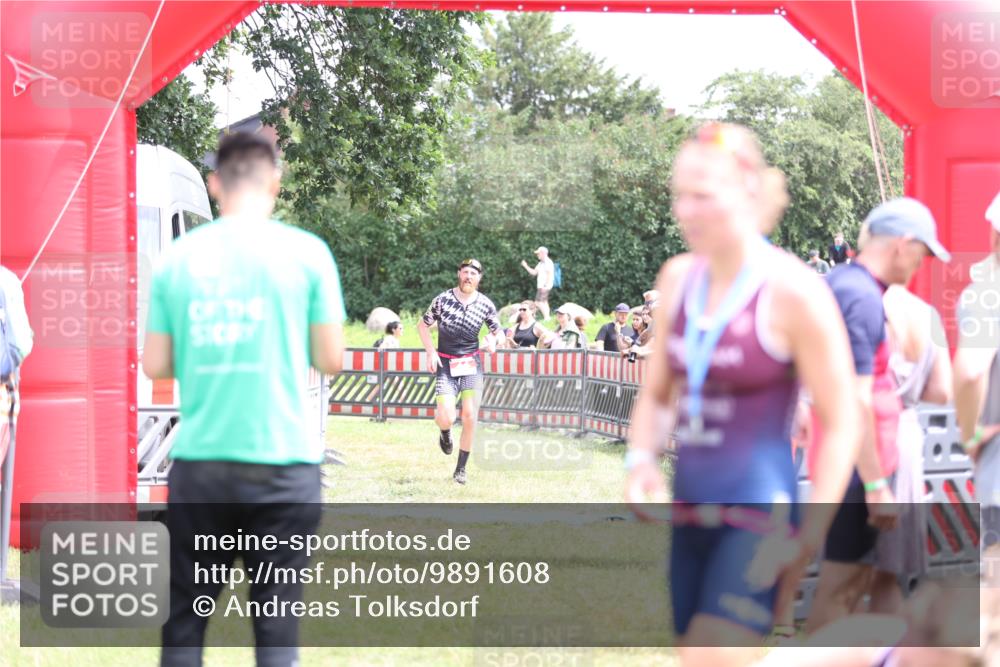 21.06.2026 - 29. Vierlanden-Triathlon Andreas Tolksdorf http://msf.ph/oto/9891608 21.06.2026 13:25:44 Ziel 44, 44 meine-sportfotos.de