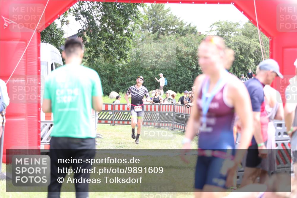 21.06.2026 - 29. Vierlanden-Triathlon Andreas Tolksdorf http://msf.ph/oto/9891609 21.06.2026 13:25:44 Ziel 44, 44 meine-sportfotos.de