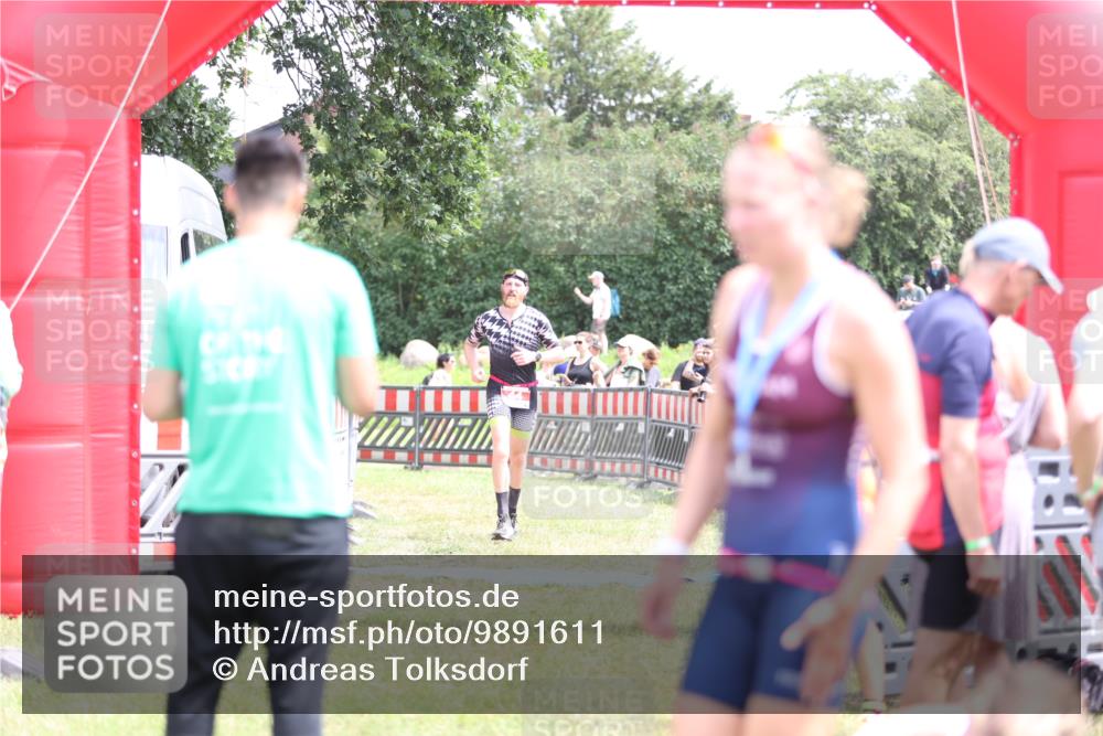 21.06.2026 - 29. Vierlanden-Triathlon Andreas Tolksdorf http://msf.ph/oto/9891611 21.06.2026 13:25:44 Ziel 44, 44 meine-sportfotos.de
