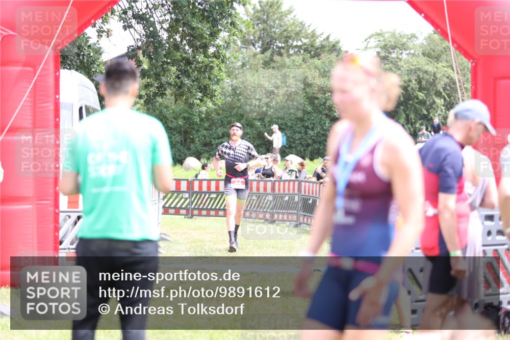 21.06.2026 - 29. Vierlanden-Triathlon Andreas Tolksdorf http://msf.ph/oto/9891612 21.06.2026 13:25:44 Ziel 44, 44 meine-sportfotos.de