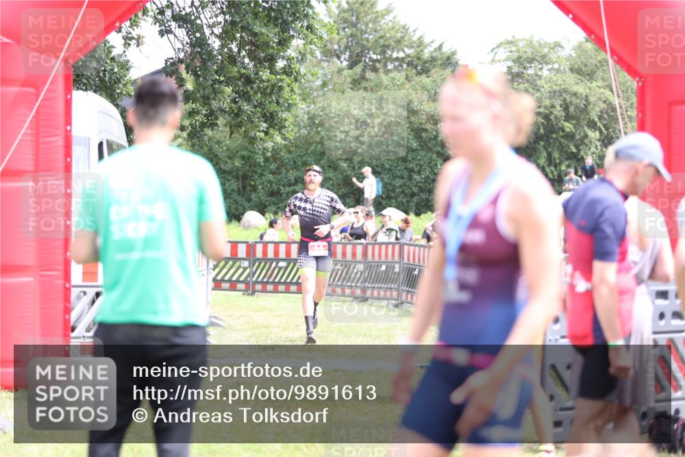 21.06.2026 - 29. Vierlanden-Triathlon Andreas Tolksdorf http://msf.ph/oto/9891613 21.06.2026 13:25:44 Ziel 44, 44 meine-sportfotos.de