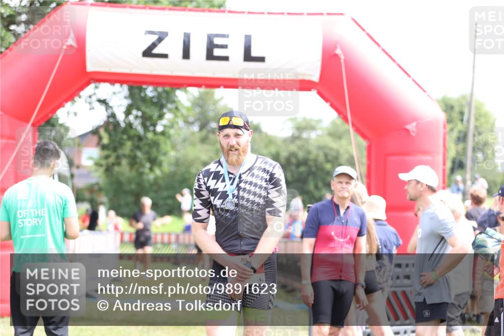 21.06.2026 - 29. Vierlanden-Triathlon Andreas Tolksdorf http://msf.ph/oto/9891623 21.06.2026 13:26:00 Ziel 287, 656, 287, 656 meine-sportfotos.de
