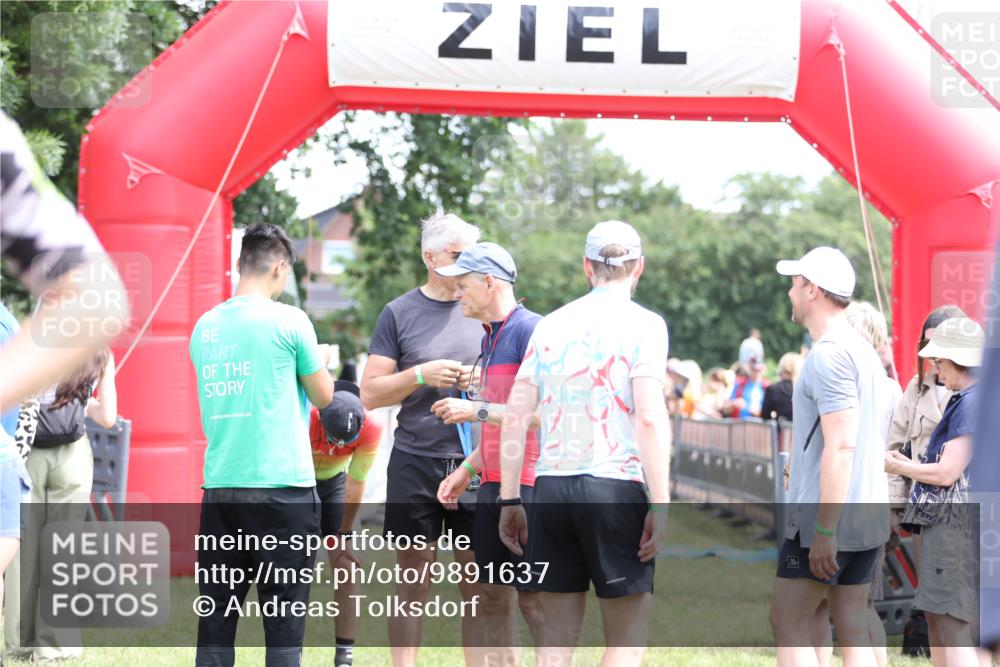 21.06.2026 - 29. Vierlanden-Triathlon Andreas Tolksdorf http://msf.ph/oto/9891637 21.06.2026 13:26:14 Ziel 135, 135 meine-sportfotos.de