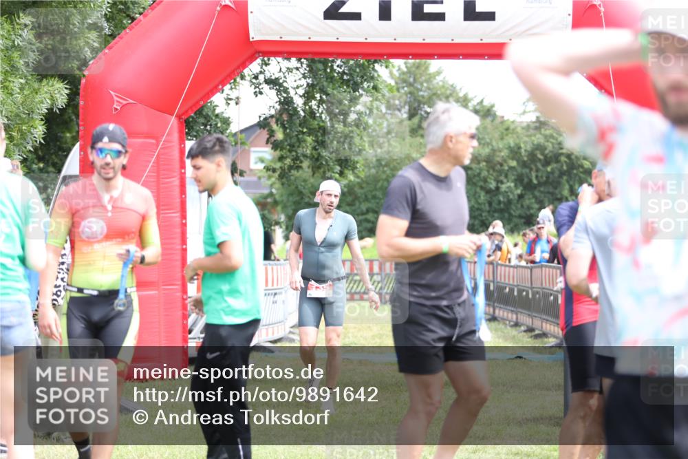 21.06.2026 - 29. Vierlanden-Triathlon Andreas Tolksdorf http://msf.ph/oto/9891642 21.06.2026 13:26:21 Ziel 135, 135 meine-sportfotos.de