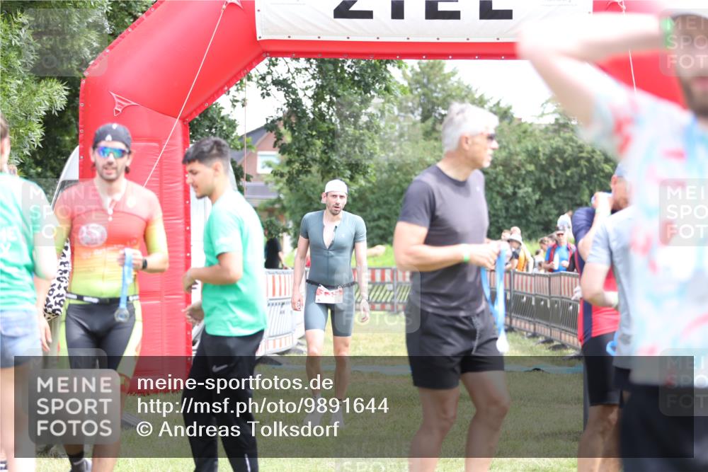 21.06.2026 - 29. Vierlanden-Triathlon Andreas Tolksdorf http://msf.ph/oto/9891644 21.06.2026 13:26:21 Ziel 135, 135 meine-sportfotos.de