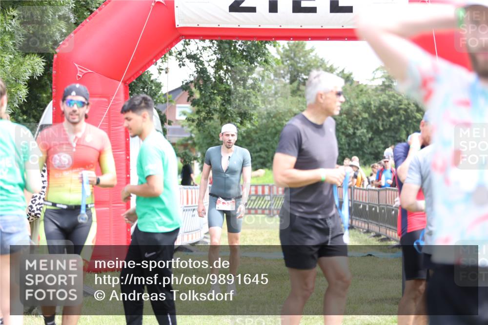 21.06.2026 - 29. Vierlanden-Triathlon Andreas Tolksdorf http://msf.ph/oto/9891645 21.06.2026 13:26:21 Ziel 135, 135 meine-sportfotos.de