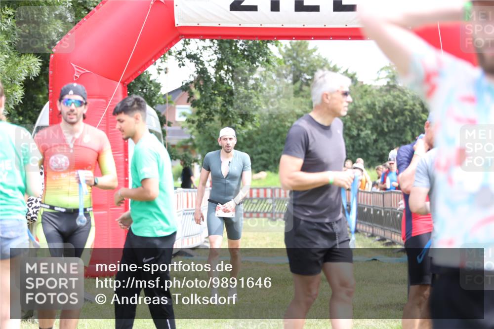 21.06.2026 - 29. Vierlanden-Triathlon Andreas Tolksdorf http://msf.ph/oto/9891646 21.06.2026 13:26:21 Ziel 135, 135 meine-sportfotos.de