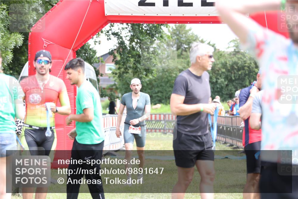 21.06.2026 - 29. Vierlanden-Triathlon Andreas Tolksdorf http://msf.ph/oto/9891647 21.06.2026 13:26:21 Ziel 135, 135 meine-sportfotos.de