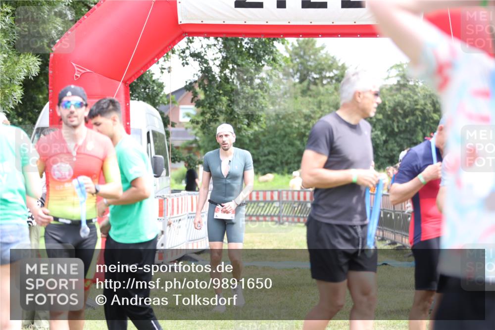 21.06.2026 - 29. Vierlanden-Triathlon Andreas Tolksdorf http://msf.ph/oto/9891650 21.06.2026 13:26:22 Ziel 135, 135 meine-sportfotos.de