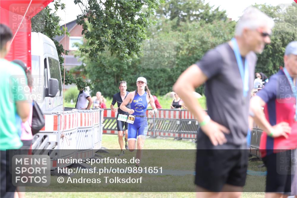 21.06.2026 - 29. Vierlanden-Triathlon Andreas Tolksdorf http://msf.ph/oto/9891651 21.06.2026 13:26:36 Ziel 817, 1013, 817, 1013 meine-sportfotos.de
