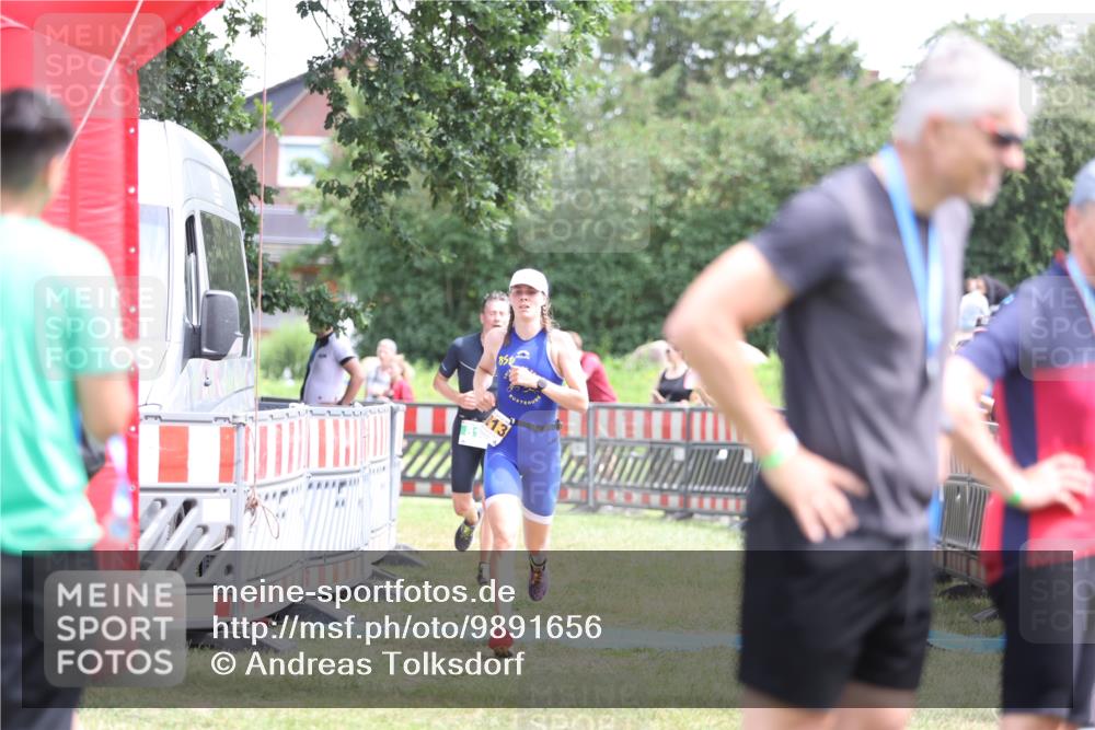 21.06.2026 - 29. Vierlanden-Triathlon Andreas Tolksdorf http://msf.ph/oto/9891656 21.06.2026 13:26:37 Ziel 817, 1013, 817, 1013 meine-sportfotos.de
