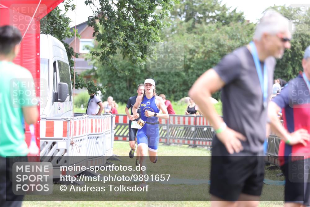 21.06.2026 - 29. Vierlanden-Triathlon Andreas Tolksdorf http://msf.ph/oto/9891657 21.06.2026 13:26:37 Ziel 817, 1013, 817, 1013 meine-sportfotos.de