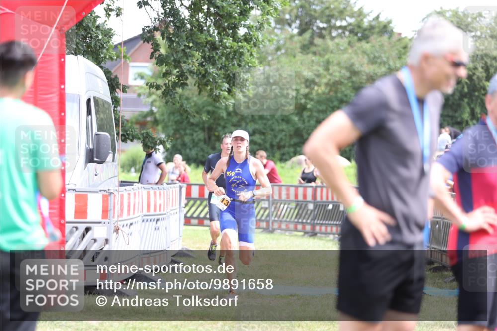 21.06.2026 - 29. Vierlanden-Triathlon Andreas Tolksdorf http://msf.ph/oto/9891658 21.06.2026 13:26:37 Ziel 817, 1013, 817, 1013 meine-sportfotos.de