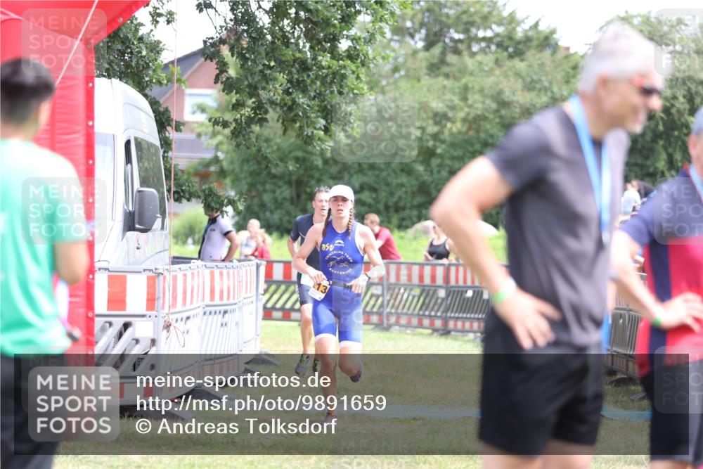 21.06.2026 - 29. Vierlanden-Triathlon Andreas Tolksdorf http://msf.ph/oto/9891659 21.06.2026 13:26:37 Ziel 817, 1013, 817, 1013 meine-sportfotos.de