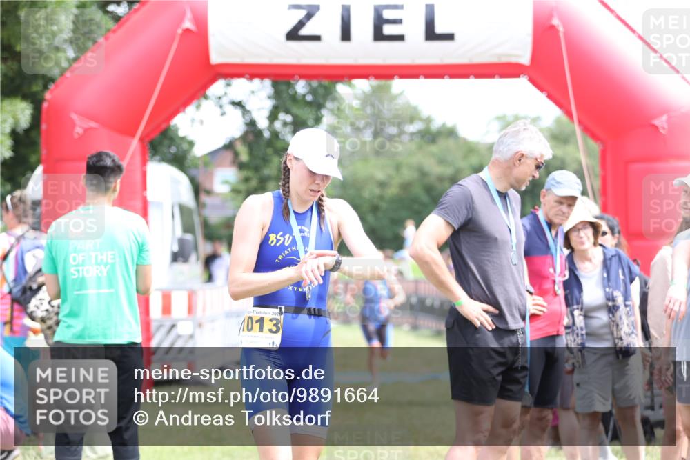 21.06.2026 - 29. Vierlanden-Triathlon Andreas Tolksdorf http://msf.ph/oto/9891664 21.06.2026 13:26:52 Ziel 242, 992, 242, 992 meine-sportfotos.de