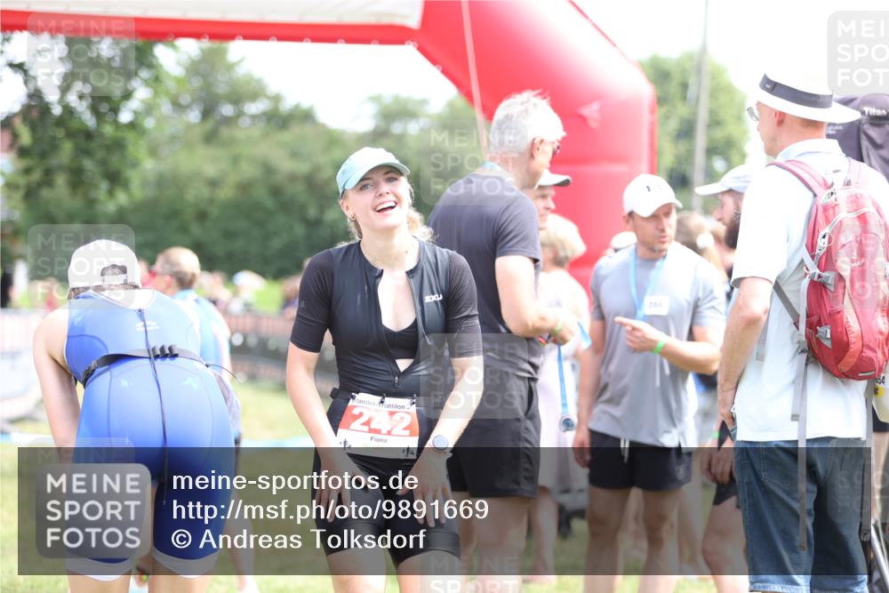 21.06.2026 - 29. Vierlanden-Triathlon Andreas Tolksdorf http://msf.ph/oto/9891669 21.06.2026 13:27:05 Ziel 242, 242 meine-sportfotos.de