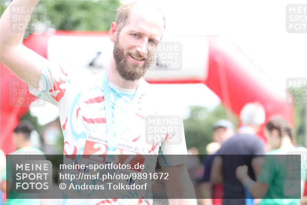 21.06.2026 - 29. Vierlanden-Triathlon Andreas Tolksdorf http://msf.ph/oto/9891672 21.06.2026 13:27:35 Ziel 727, 995, 1015, 727, 995, 1015 meine-sportfotos.de