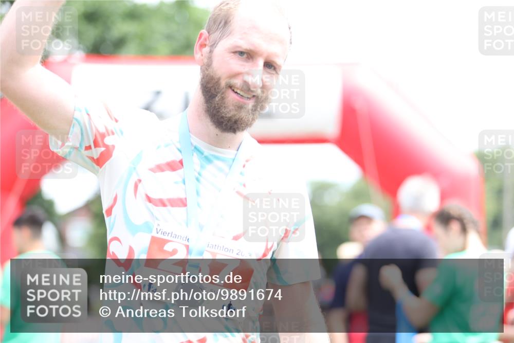 21.06.2026 - 29. Vierlanden-Triathlon Andreas Tolksdorf http://msf.ph/oto/9891674 21.06.2026 13:27:35 Ziel 727, 995, 1015, 727, 995, 1015 meine-sportfotos.de