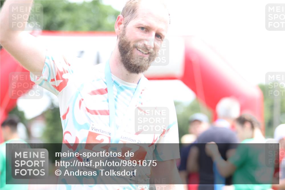 21.06.2026 - 29. Vierlanden-Triathlon Andreas Tolksdorf http://msf.ph/oto/9891675 21.06.2026 13:27:35 Ziel 727, 995, 1015, 727, 995, 1015 meine-sportfotos.de