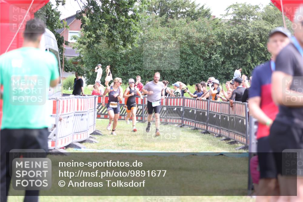 21.06.2026 - 29. Vierlanden-Triathlon Andreas Tolksdorf http://msf.ph/oto/9891677 21.06.2026 13:27:41 Ziel 727, 990, 995, 1015, 727, 990, 995, 1015 meine-sportfotos.de