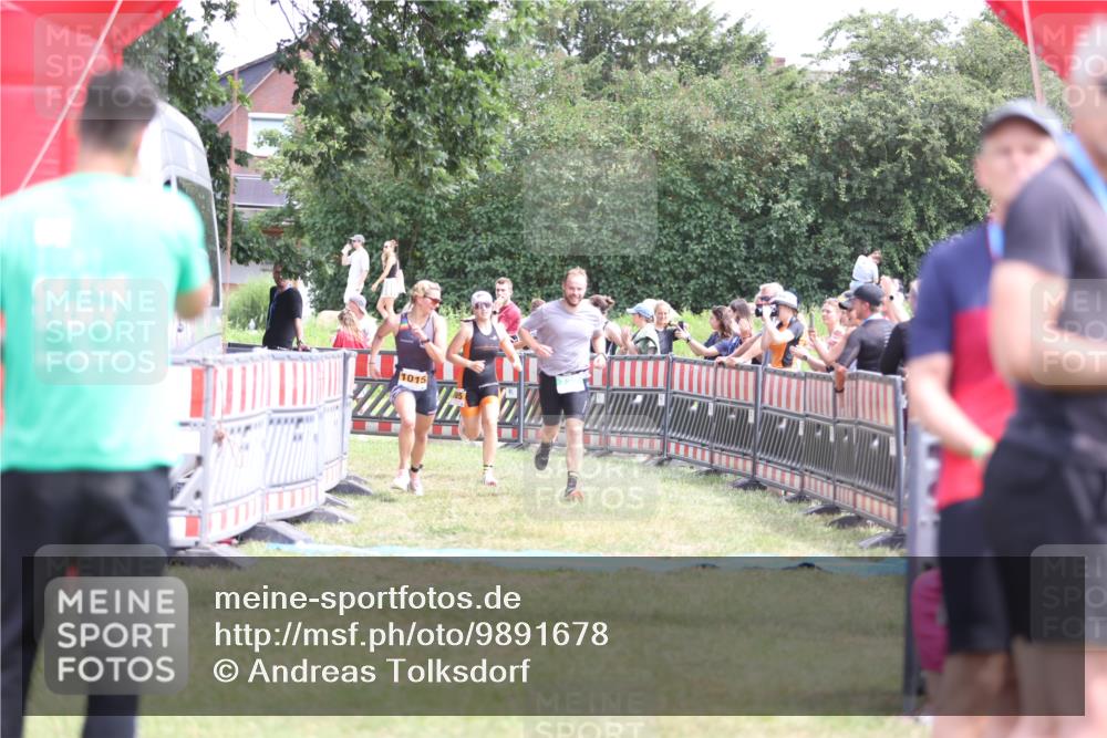 21.06.2026 - 29. Vierlanden-Triathlon Andreas Tolksdorf http://msf.ph/oto/9891678 21.06.2026 13:27:41 Ziel 727, 990, 995, 1015, 727, 990, 995, 1015 meine-sportfotos.de