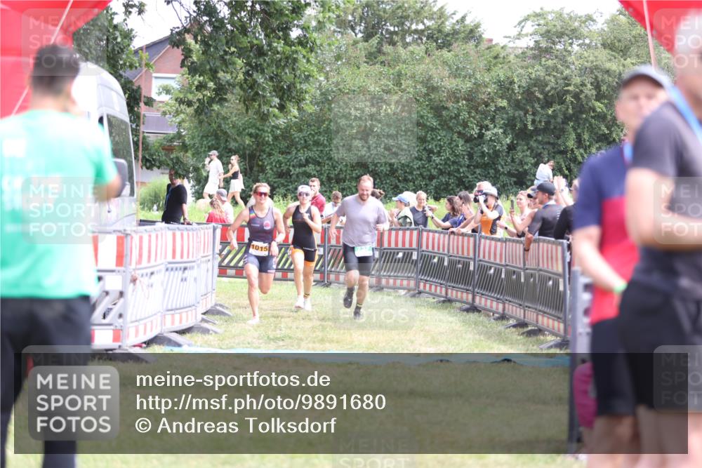 21.06.2026 - 29. Vierlanden-Triathlon Andreas Tolksdorf http://msf.ph/oto/9891680 21.06.2026 13:27:41 Ziel 727, 990, 995, 1015, 727, 990, 995, 1015 meine-sportfotos.de
