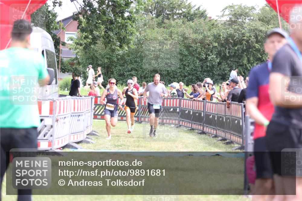 21.06.2026 - 29. Vierlanden-Triathlon Andreas Tolksdorf http://msf.ph/oto/9891681 21.06.2026 13:27:41 Ziel 727, 990, 995, 1015, 727, 990, 995, 1015 meine-sportfotos.de