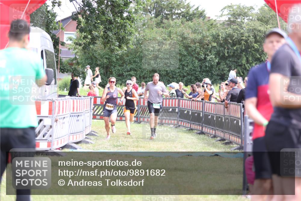 21.06.2026 - 29. Vierlanden-Triathlon Andreas Tolksdorf http://msf.ph/oto/9891682 21.06.2026 13:27:41 Ziel 727, 990, 995, 1015, 727, 990, 995, 1015 meine-sportfotos.de