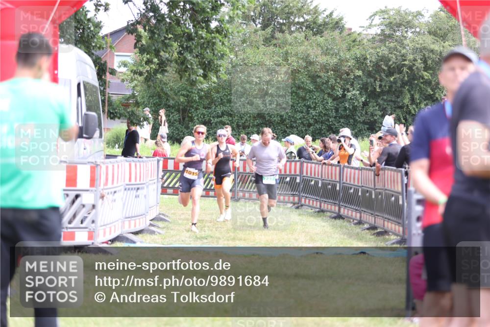 21.06.2026 - 29. Vierlanden-Triathlon Andreas Tolksdorf http://msf.ph/oto/9891684 21.06.2026 13:27:41 Ziel 727, 990, 995, 1015, 727, 990, 995, 1015 meine-sportfotos.de