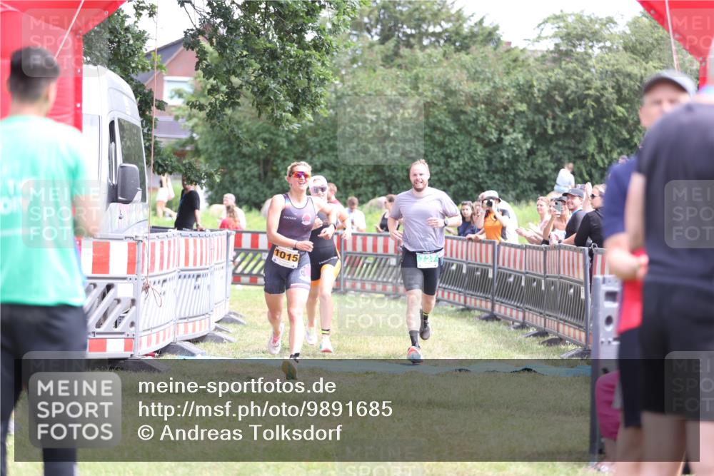 21.06.2026 - 29. Vierlanden-Triathlon Andreas Tolksdorf http://msf.ph/oto/9891685 21.06.2026 13:27:43 Ziel 727, 990, 995, 1015, 727, 990, 995, 1015 meine-sportfotos.de