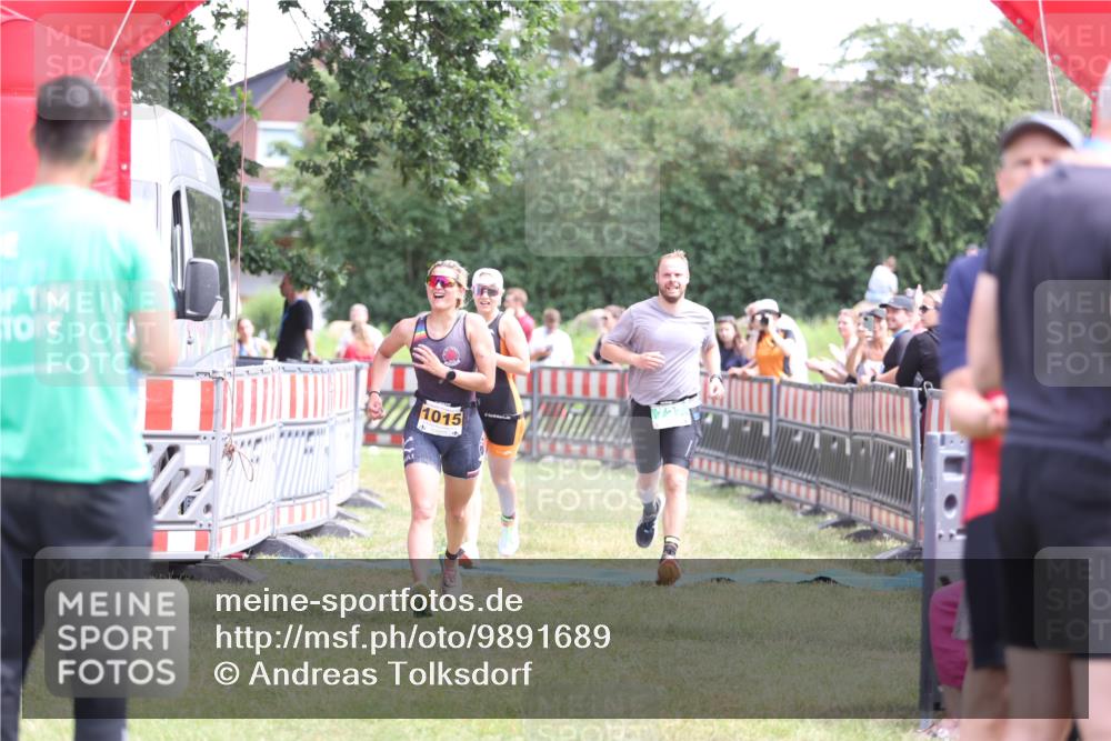 21.06.2026 - 29. Vierlanden-Triathlon Andreas Tolksdorf http://msf.ph/oto/9891689 21.06.2026 13:27:43 Ziel 727, 990, 995, 1015, 727, 990, 995, 1015 meine-sportfotos.de