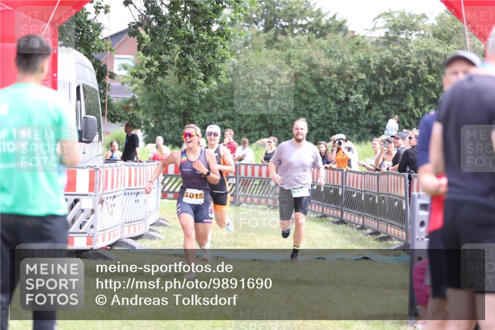 21.06.2026 - 29. Vierlanden-Triathlon Andreas Tolksdorf http://msf.ph/oto/9891690 21.06.2026 13:27:43 Ziel 727, 990, 995, 1015, 727, 990, 995, 1015 meine-sportfotos.de