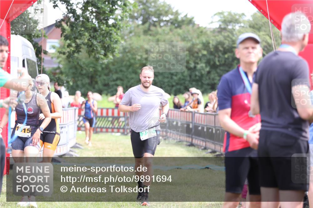 21.06.2026 - 29. Vierlanden-Triathlon Andreas Tolksdorf http://msf.ph/oto/9891694 21.06.2026 13:27:45 Ziel 727, 990, 995, 1015, 727, 990, 995, 1015 meine-sportfotos.de