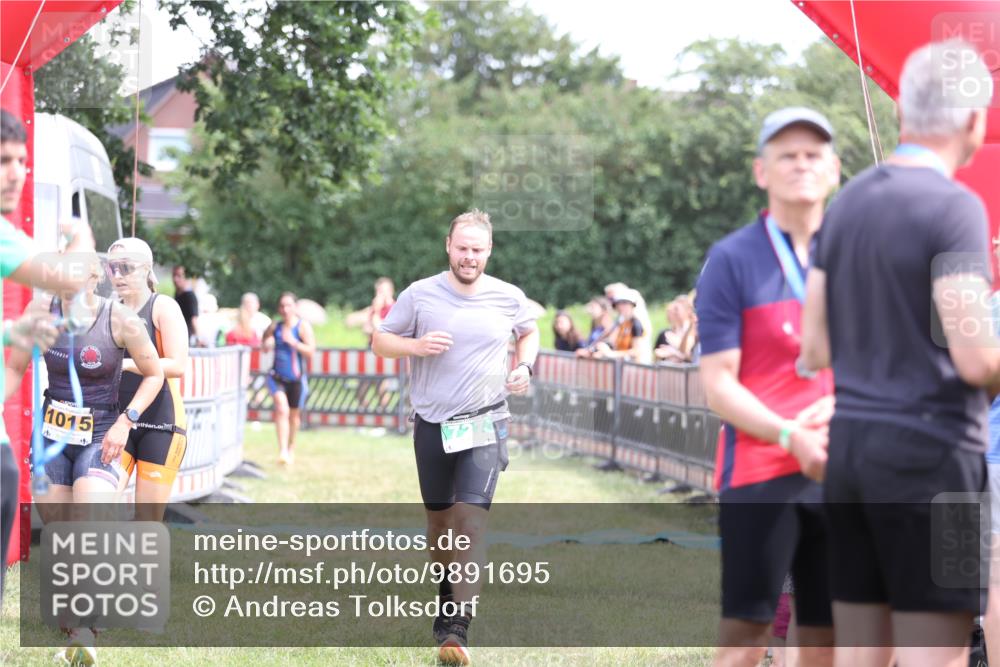 21.06.2026 - 29. Vierlanden-Triathlon Andreas Tolksdorf http://msf.ph/oto/9891695 21.06.2026 13:27:45 Ziel 727, 990, 995, 1015, 727, 990, 995, 1015 meine-sportfotos.de