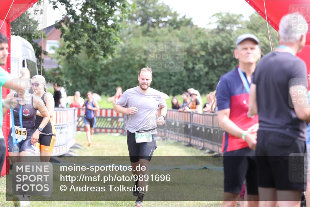 21.06.2026 - 29. Vierlanden-Triathlon Andreas Tolksdorf http://msf.ph/oto/9891696 21.06.2026 13:27:46 Ziel 727, 990, 995, 1015, 727, 990, 995, 1015 meine-sportfotos.de