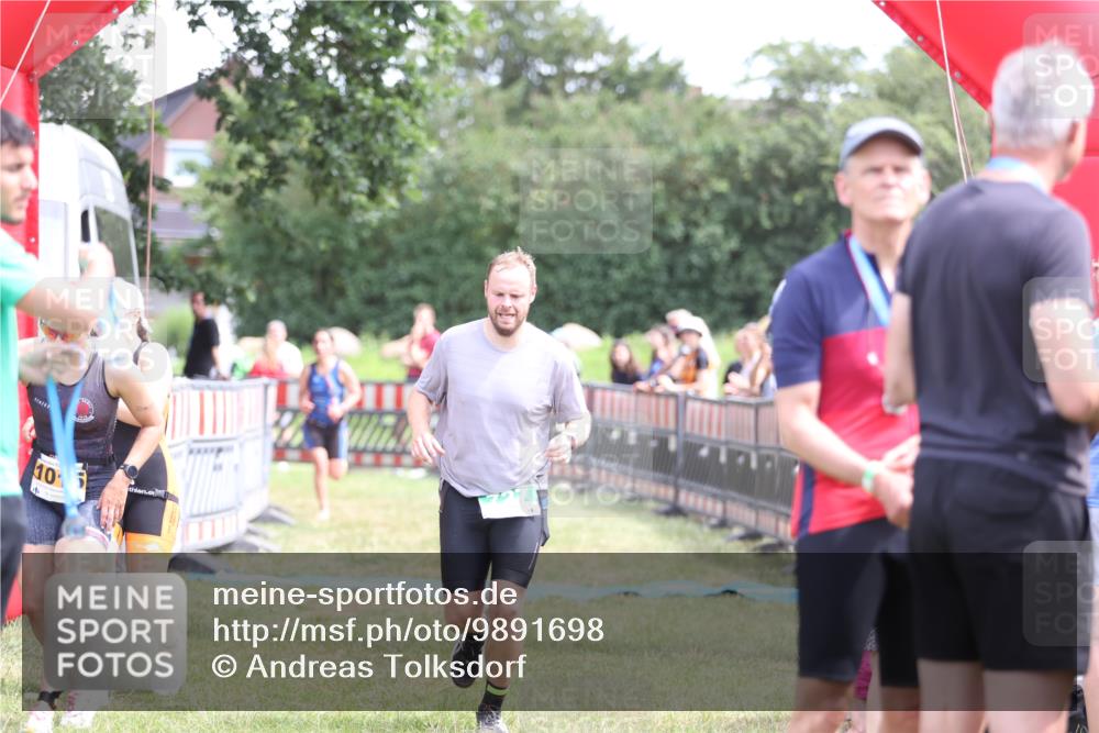 21.06.2026 - 29. Vierlanden-Triathlon Andreas Tolksdorf http://msf.ph/oto/9891698 21.06.2026 13:27:46 Ziel 727, 990, 995, 1015, 727, 990, 995, 1015 meine-sportfotos.de