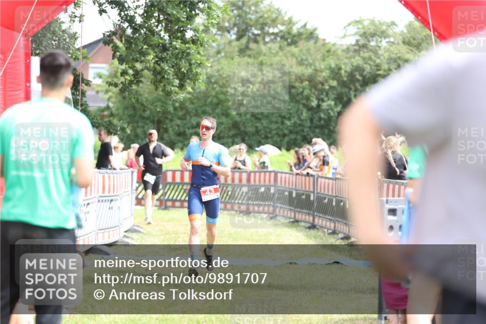 21.06.2026 - 29. Vierlanden-Triathlon Andreas Tolksdorf http://msf.ph/oto/9891707 21.06.2026 13:28:01 Ziel 43, 724, 43, 724 meine-sportfotos.de