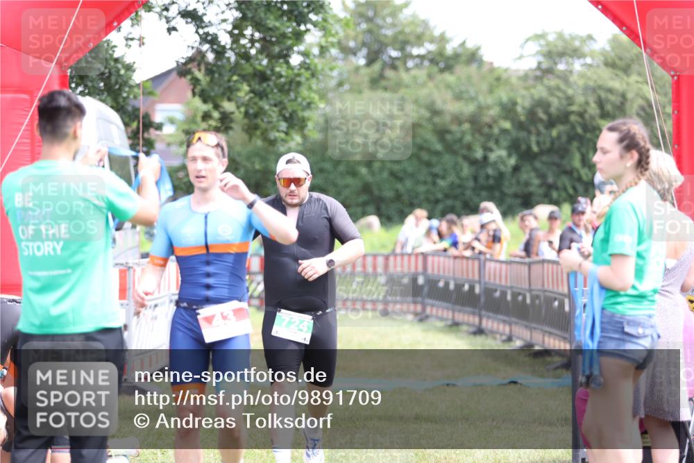 21.06.2026 - 29. Vierlanden-Triathlon Andreas Tolksdorf http://msf.ph/oto/9891709 21.06.2026 13:28:07 Ziel 724, 1020, 724, 1020 meine-sportfotos.de