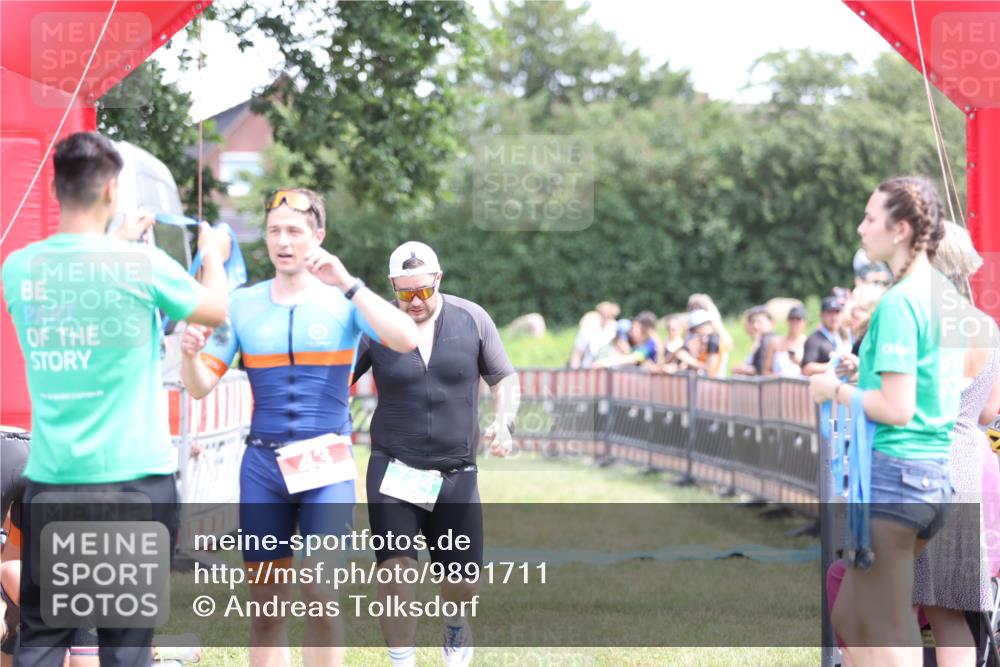 21.06.2026 - 29. Vierlanden-Triathlon Andreas Tolksdorf http://msf.ph/oto/9891711 21.06.2026 13:28:07 Ziel 724, 1020, 724, 1020 meine-sportfotos.de