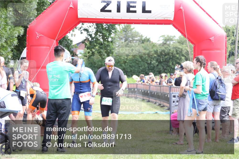 21.06.2026 - 29. Vierlanden-Triathlon Andreas Tolksdorf http://msf.ph/oto/9891713 21.06.2026 13:28:08 Ziel 724, 1020, 724, 1020 meine-sportfotos.de