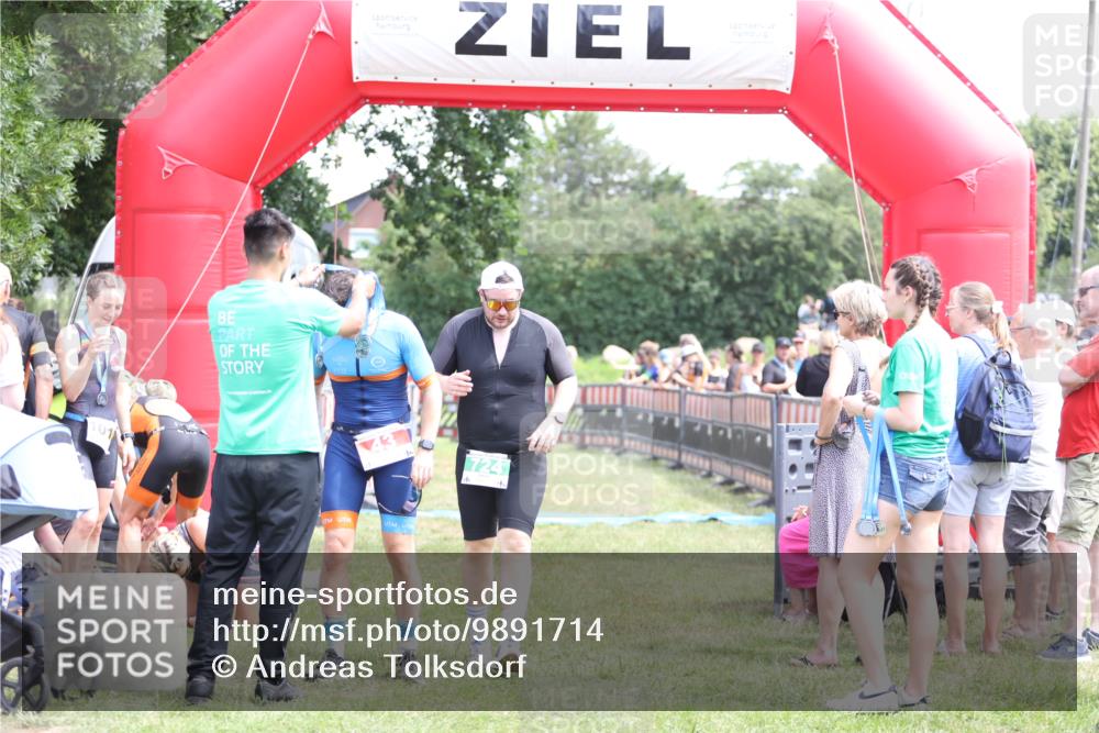 21.06.2026 - 29. Vierlanden-Triathlon Andreas Tolksdorf http://msf.ph/oto/9891714 21.06.2026 13:28:08 Ziel 724, 1020, 724, 1020 meine-sportfotos.de