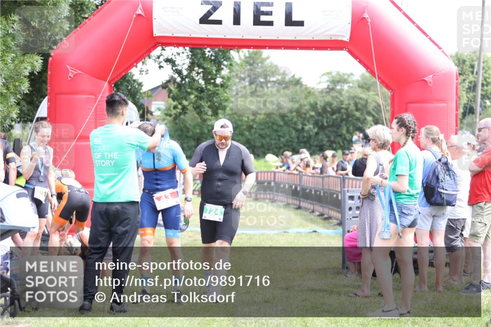 21.06.2026 - 29. Vierlanden-Triathlon Andreas Tolksdorf http://msf.ph/oto/9891716 21.06.2026 13:28:08 Ziel 724, 1020, 724, 1020 meine-sportfotos.de