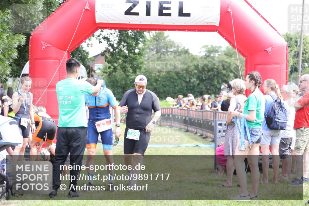 21.06.2026 - 29. Vierlanden-Triathlon Andreas Tolksdorf http://msf.ph/oto/9891717 21.06.2026 13:28:08 Ziel 724, 1020, 724, 1020 meine-sportfotos.de