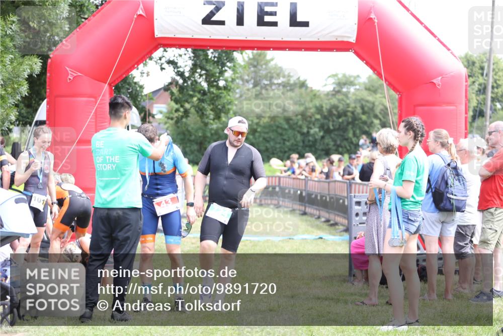 21.06.2026 - 29. Vierlanden-Triathlon Andreas Tolksdorf http://msf.ph/oto/9891720 21.06.2026 13:28:08 Ziel 724, 1020, 724, 1020 meine-sportfotos.de